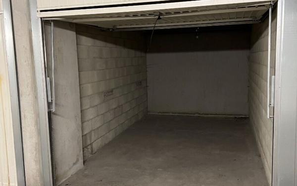 Stationnement à vendre    Vaulx-en-Velin