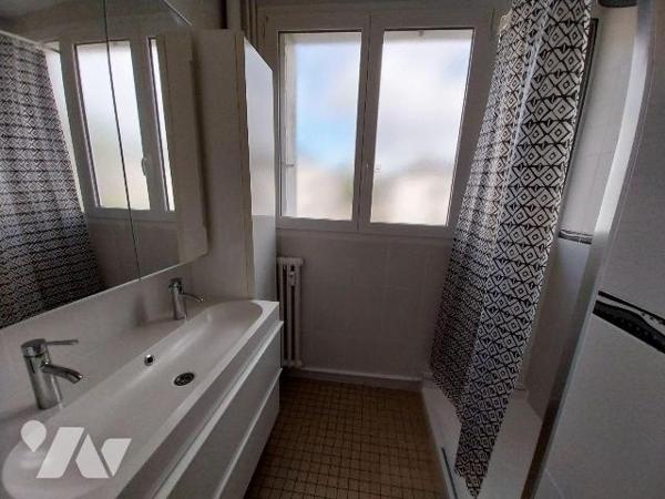 VITRE. Quartier Les Promenades. Appartement Type 3 de 70 m2 Hab. au 2ème étage (sans asc.) avec...