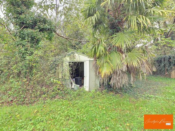 magnifique terrain de loisirs avec étang poissonneux à Belgeard