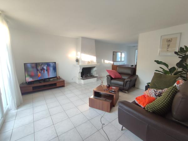 BIEN RARE À ORLY – Maison de plain-pied avec accès direct au Trou à Glaise