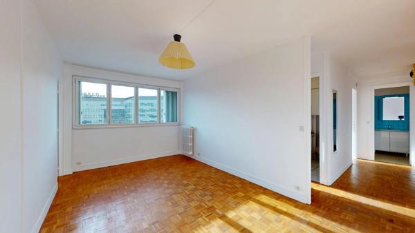Location                                                      Appartement
                        
                                         59 m2                     à Joinville-le-Pont