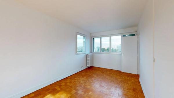 Location                                                      Appartement
                        
                                         59 m2                     à Joinville-le-Pont
