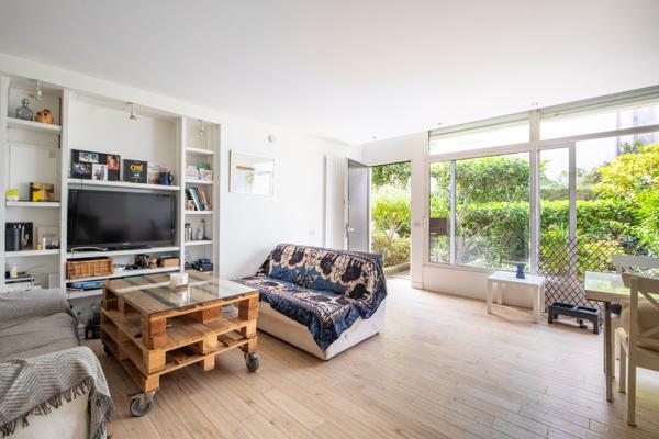 Appartement
         2 pièces
        - 50 m² 350 000 € *