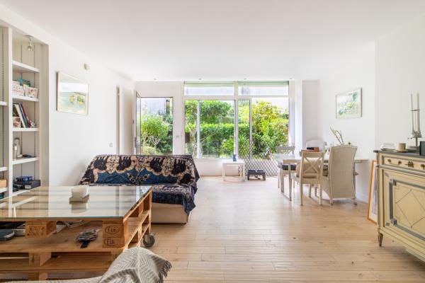 Appartement
         2 pièces
        - 50 m² 350 000 € *