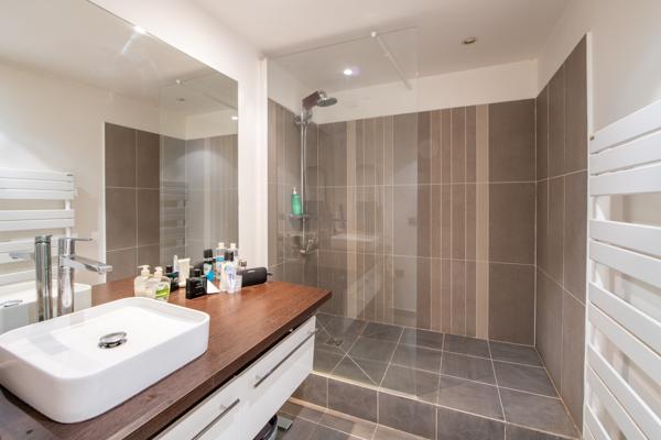 Appartement
         2 pièces
        - 50 m² 350 000 € *