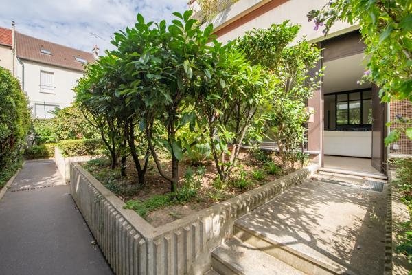 Appartement
         2 pièces
        - 50 m² 350 000 € *