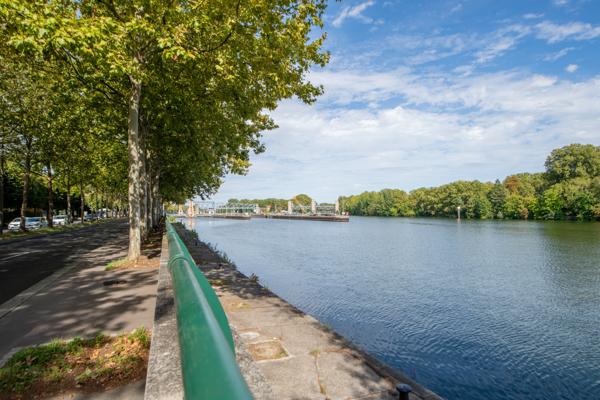 Appartement
         2 pièces
        - 50 m² 350 000 € *