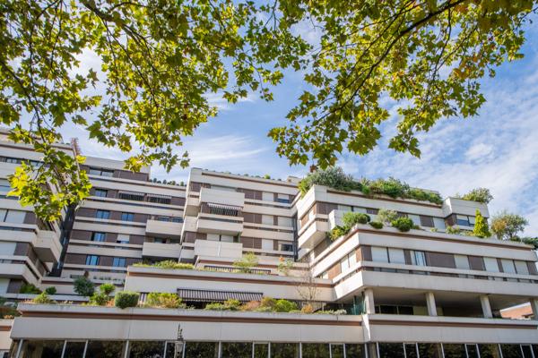 Appartement
         2 pièces
        - 50 m² 350 000 € *
