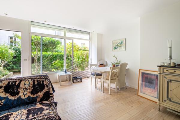 Appartement
         2 pièces
        - 50 m² 350 000 € *