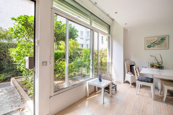 Appartement
         2 pièces
        - 50 m² 350 000 € *