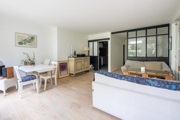 Appartement
         2 pièces
        - 50 m² 350 000 € *
