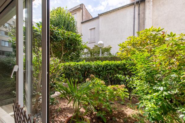 Appartement
         2 pièces
        - 50 m² 350 000 € *