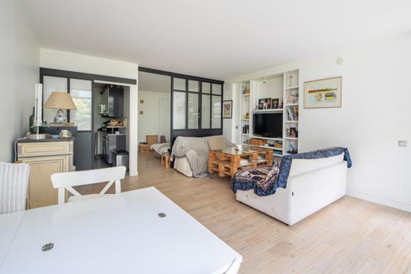Appartement
         2 pièces
        - 50 m² 350 000 € *