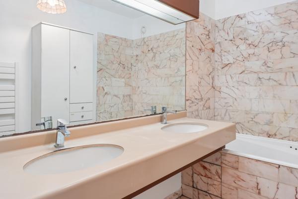 Appartement
         4 pièces
        - 94 m² 640 000 € *