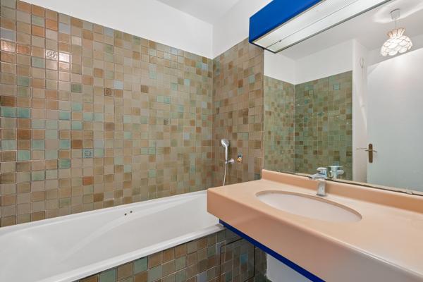Appartement
         4 pièces
        - 94 m² 640 000 € *