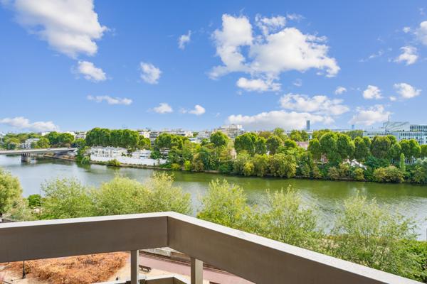 Appartement
         4 pièces
        - 94 m² 640 000 € *