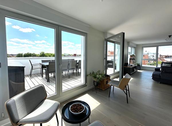Lille Saint Michel, magnifique Appartement de 154 m2 en dernier étage, 3 chambres, 2 SDD,  une terrasse de 25 m², une cave, un emplacement de parking, un box Lille Lille Saint Michel, magnifique Appartement de 154 m2 en dernier étage, 3 chambres, 2 SDD,  une terrasse de 25 m², une cave, un emplacement de parking, un box Lille