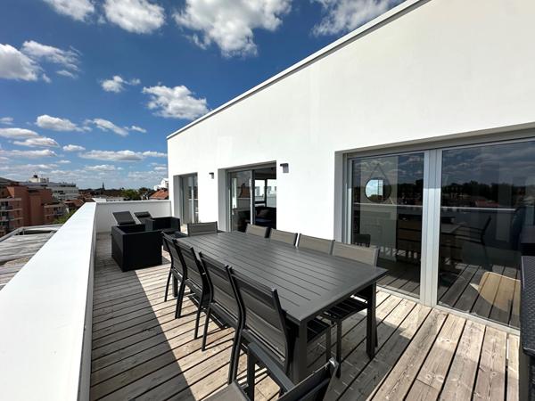 Lille Saint Michel, magnifique Appartement de 154 m2 en dernier étage, 3 chambres, 2 SDD,  une terrasse de 25 m², une cave, un emplacement de parking, un box Lille Lille Saint Michel, magnifique Appartement de 154 m2 en dernier étage, 3 chambres, 2 SDD,  une terrasse de 25 m², une cave, un emplacement de parking, un box Lille