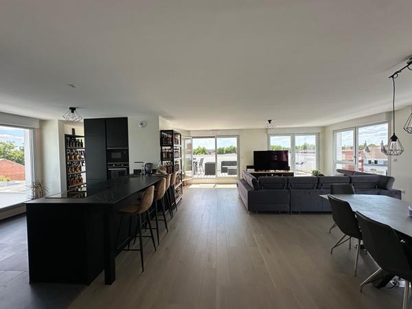 Lille Saint Michel, magnifique Appartement de 154 m2 en dernier étage, 3 chambres, 2 SDD,  une terrasse de 25 m², une cave, un emplacement de parking, un box Lille Lille Saint Michel, magnifique Appartement de 154 m2 en dernier étage, 3 chambres, 2 SDD,  une terrasse de 25 m², une cave, un emplacement de parking, un box Lille