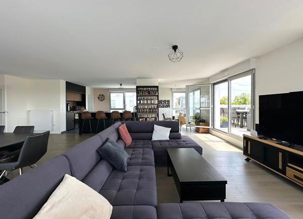 Lille Saint Michel, magnifique Appartement de 154 m2 en dernier étage, 3 chambres, 2 SDD,  une terrasse de 25 m², une cave, un emplacement de parking, un box Lille Lille Saint Michel, magnifique Appartement de 154 m2 en dernier étage, 3 chambres, 2 SDD,  une terrasse de 25 m², une cave, un emplacement de parking, un box Lille