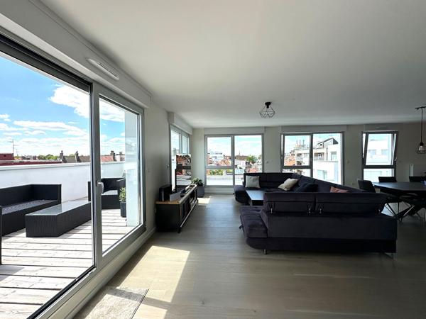 Lille Saint Michel, magnifique Appartement de 154 m2 en dernier étage, 3 chambres, 2 SDD,  une terrasse de 25 m², une cave, un emplacement de parking, un box Lille Lille Saint Michel, magnifique Appartement de 154 m2 en dernier étage, 3 chambres, 2 SDD,  une terrasse de 25 m², une cave, un emplacement de parking, un box Lille