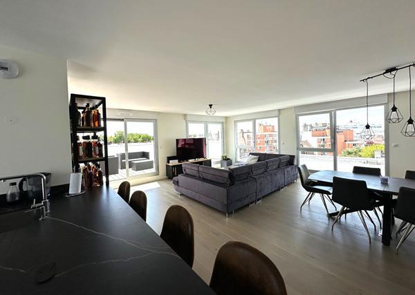 Lille Saint Michel, magnifique Appartement de 154 m2 en dernier étage, 3 chambres, 2 SDD,  une terrasse de 25 m², une cave, un emplacement de parking, un box Lille Lille Saint Michel, magnifique Appartement de 154 m2 en dernier étage, 3 chambres, 2 SDD,  une terrasse de 25 m², une cave, un emplacement de parking, un box Lille