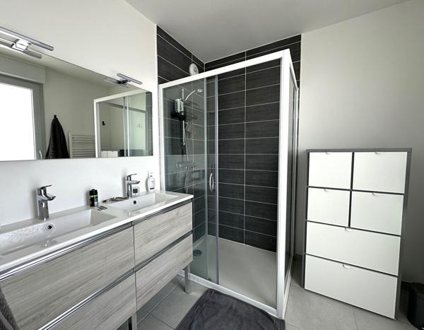 Lille Saint Michel, magnifique Appartement de 154 m2 en dernier étage, 3 chambres, 2 SDD,  une terrasse de 25 m², une cave, un emplacement de parking, un box Lille Lille Saint Michel, magnifique Appartement de 154 m2 en dernier étage, 3 chambres, 2 SDD,  une terrasse de 25 m², une cave, un emplacement de parking, un box Lille