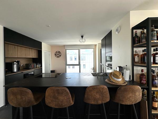 Lille Saint Michel, magnifique Appartement de 154 m2 en dernier étage, 3 chambres, 2 SDD,  une terrasse de 25 m², une cave, un emplacement de parking, un box Lille Lille Saint Michel, magnifique Appartement de 154 m2 en dernier étage, 3 chambres, 2 SDD,  une terrasse de 25 m², une cave, un emplacement de parking, un box Lille