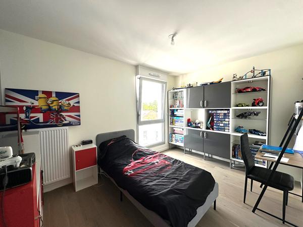 Lille Saint Michel, magnifique Appartement de 154 m2 en dernier étage, 3 chambres, 2 SDD,  une terrasse de 25 m², une cave, un emplacement de parking, un box Lille Lille Saint Michel, magnifique Appartement de 154 m2 en dernier étage, 3 chambres, 2 SDD,  une terrasse de 25 m², une cave, un emplacement de parking, un box Lille