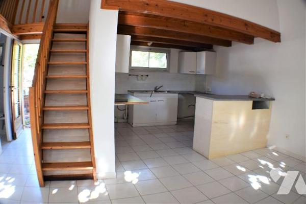 Immeuble mixte habitation et local professionnel : Maison à vendre à Mouriès dans les Bouches-d...