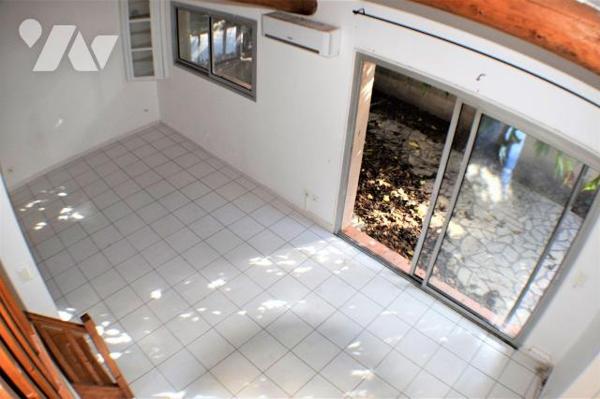 Immeuble mixte habitation et local professionnel : Maison à vendre à Mouriès dans les Bouches-d...