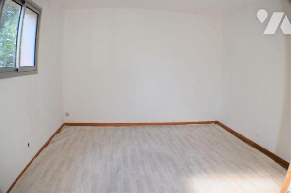 Immeuble mixte habitation et local professionnel : Maison à vendre à Mouriès dans les Bouches-d...