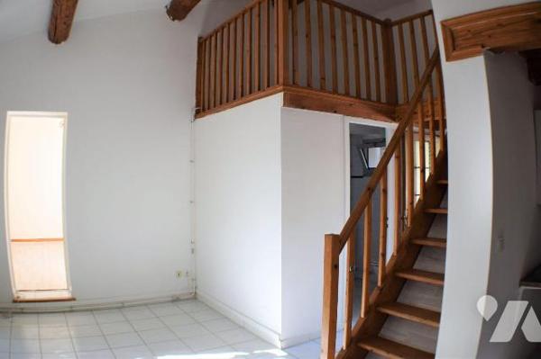 Immeuble mixte habitation et local professionnel : Maison à vendre à Mouriès dans les Bouches-d...