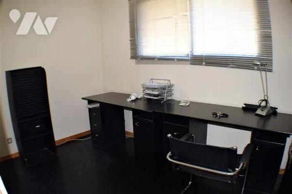 Immeuble mixte habitation et local professionnel : Maison à vendre à Mouriès dans les Bouches-d...