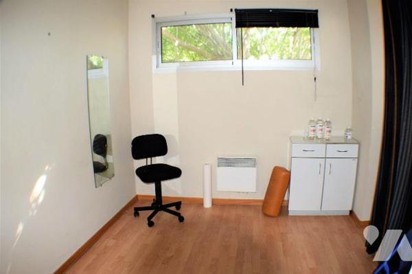 Immeuble mixte habitation et local professionnel : Maison à vendre à Mouriès dans les Bouches-d...