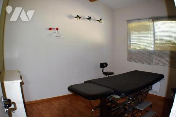 Immeuble mixte habitation et local professionnel : Maison à vendre à Mouriès dans les Bouches-d...