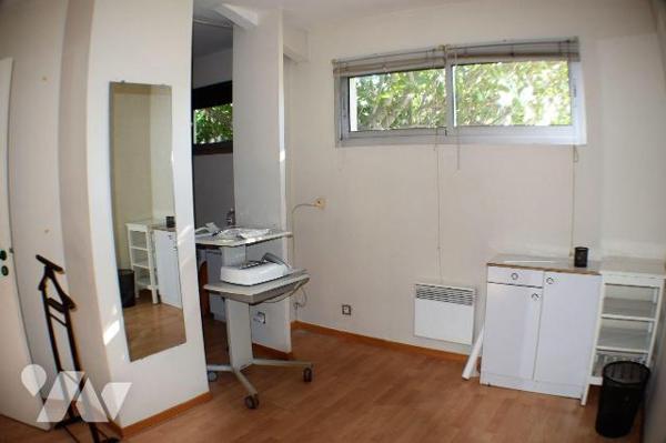 Immeuble mixte habitation et local professionnel : Maison à vendre à Mouriès dans les Bouches-d...