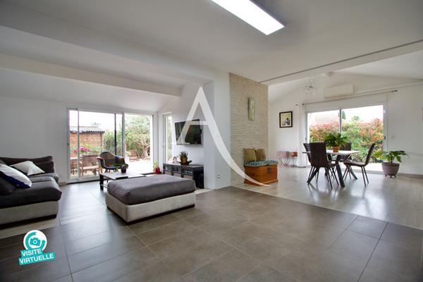 VIC-LA-GARDIOLE - DANS UNE RÉSIDENCE PRIVÉE ET SÉCURISÉE - VILLA 2010 MITOYENNE D'UN COTÉ - 95 M2 ENVIRON -3 CHAMBRES - TERRAIN D'ANGLE 400M2 ENVIRON.