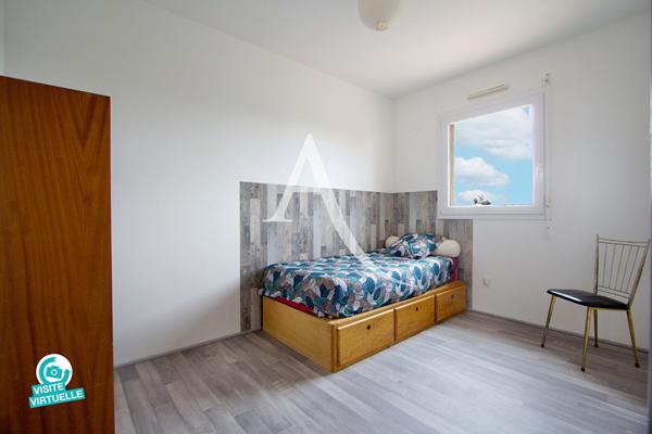 VIC-LA-GARDIOLE - DANS UNE RÉSIDENCE PRIVÉE ET SÉCURISÉE - VILLA 2010 MITOYENNE D'UN COTÉ - 95 M2 ENVIRON -3 CHAMBRES - TERRAIN D'ANGLE 400M2 ENVIRON.