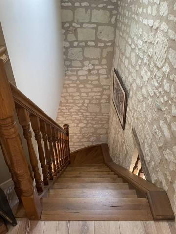 Propriété en pierre avec grand garage – Cœur de LOUDUN (86)