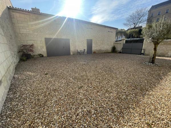 Propriété en pierre avec grand garage – Cœur de LOUDUN (86)