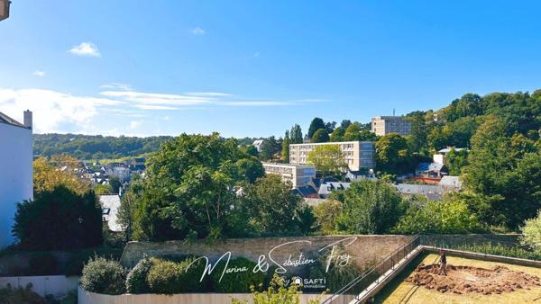 Appartement avec vue dégagée, parking et box