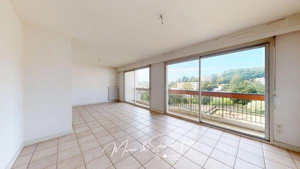 Appartement avec vue dégagée, parking et box