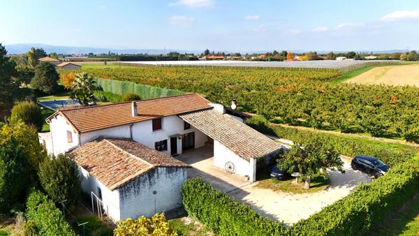 Ancien corps de ferme à Chateauneuf Sur Isere avec piscine et dépendances