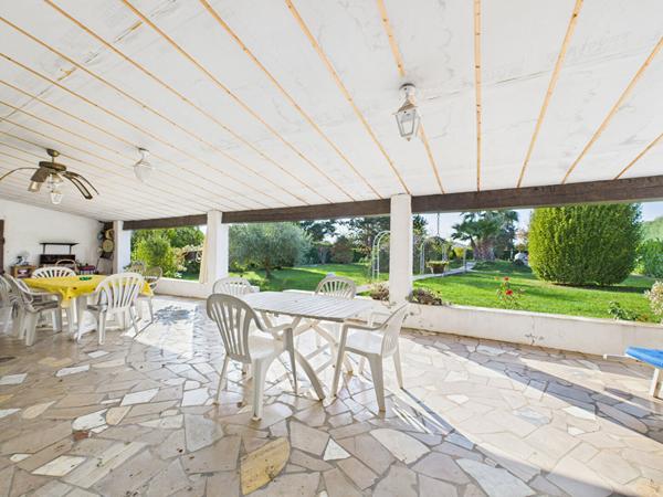 Ancien corps de ferme à Chateauneuf Sur Isere avec piscine et dépendances