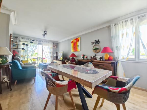 Maison
         5 pièces
        - 100 m²