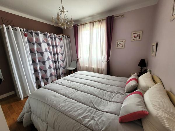 Maison
         5 pièces
        - 100 m²