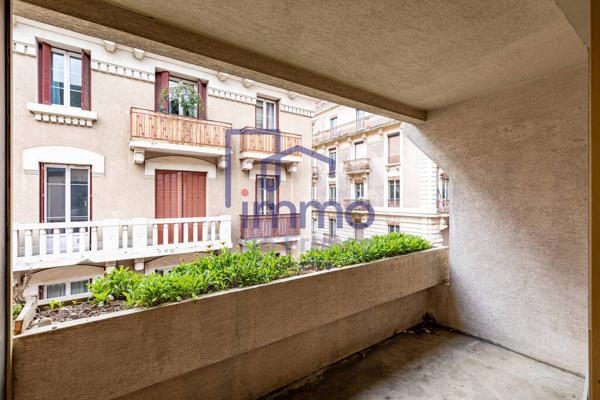 Studio en ville (entre Gare et Victor Hugo) avec terrasse