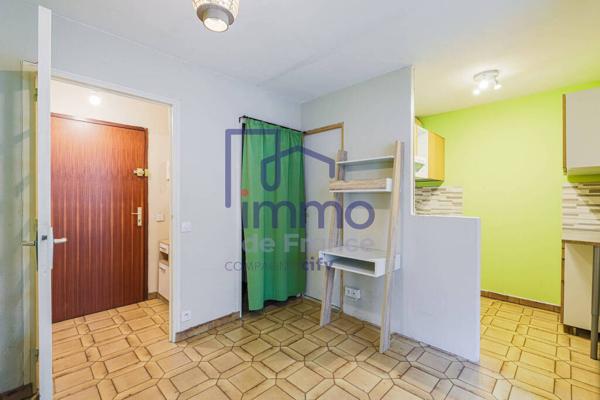 Studio en ville (entre Gare et Victor Hugo) avec terrasse