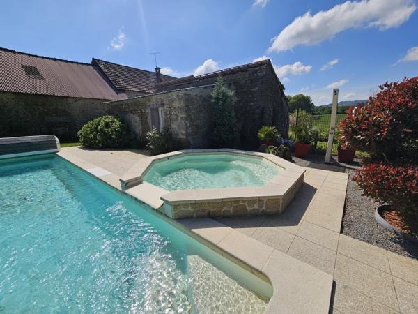 Deux maisons avec dépendances, piscine, terrasse, jardins
